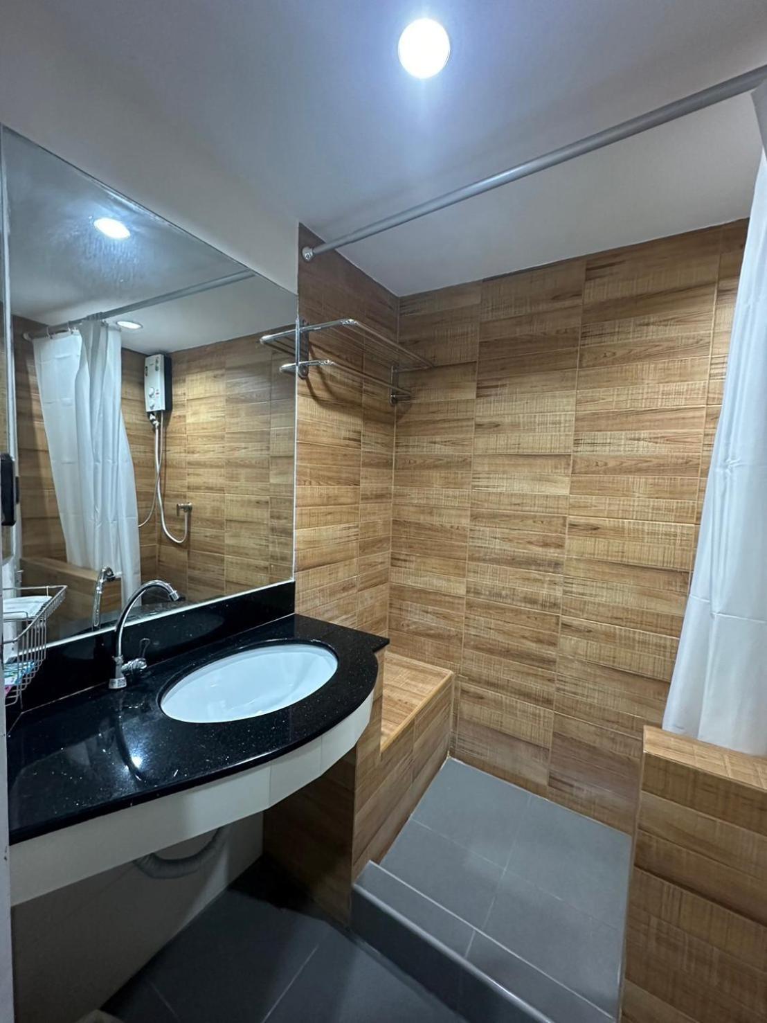 Royal Garden Home Hotel Бангкок Экстерьер фото