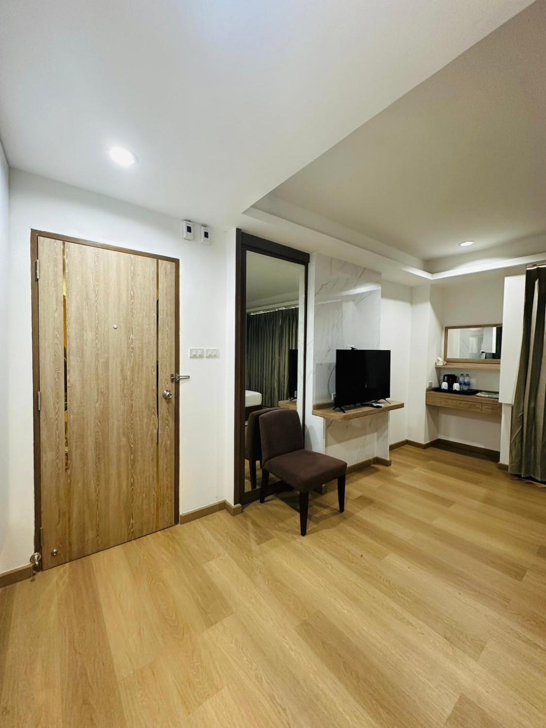 Royal Garden Home Hotel Бангкок Экстерьер фото