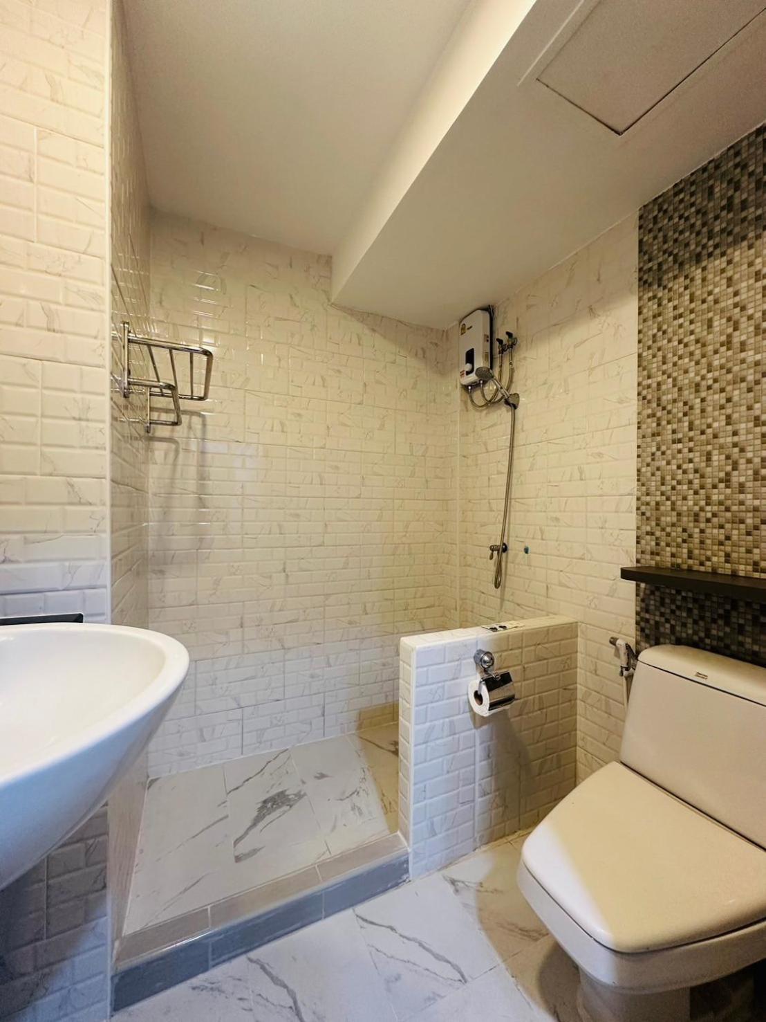 Royal Garden Home Hotel Бангкок Экстерьер фото