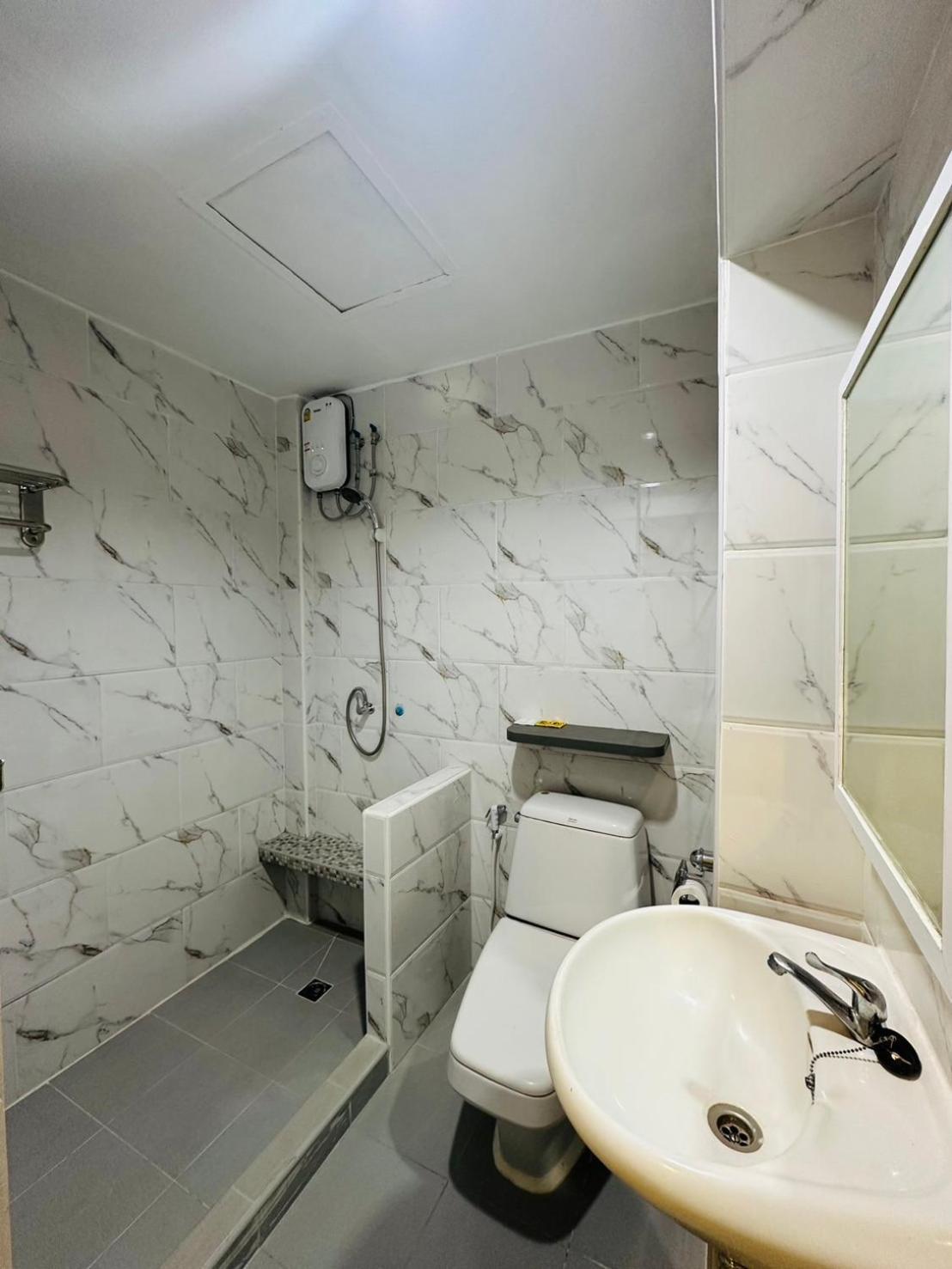 Royal Garden Home Hotel Бангкок Экстерьер фото